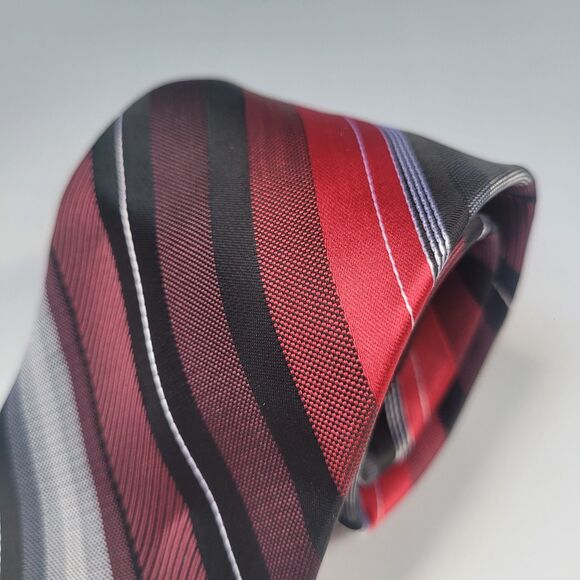 Van Heusen Men polyester tie red stripe  slim 58in long 3 1/4in wide - Picture 6 of 8